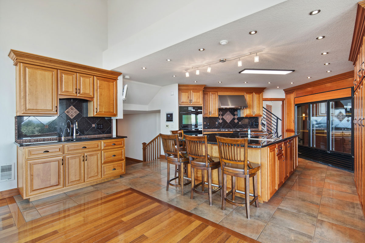 CUSTOM KITCHEN